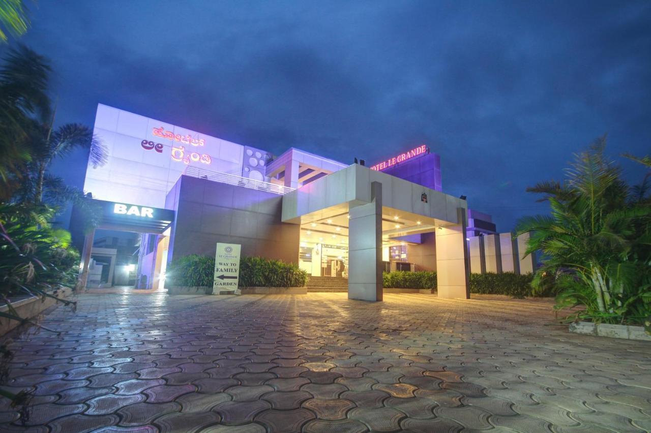Hotel Le Grande Bijāpur 外观 照片